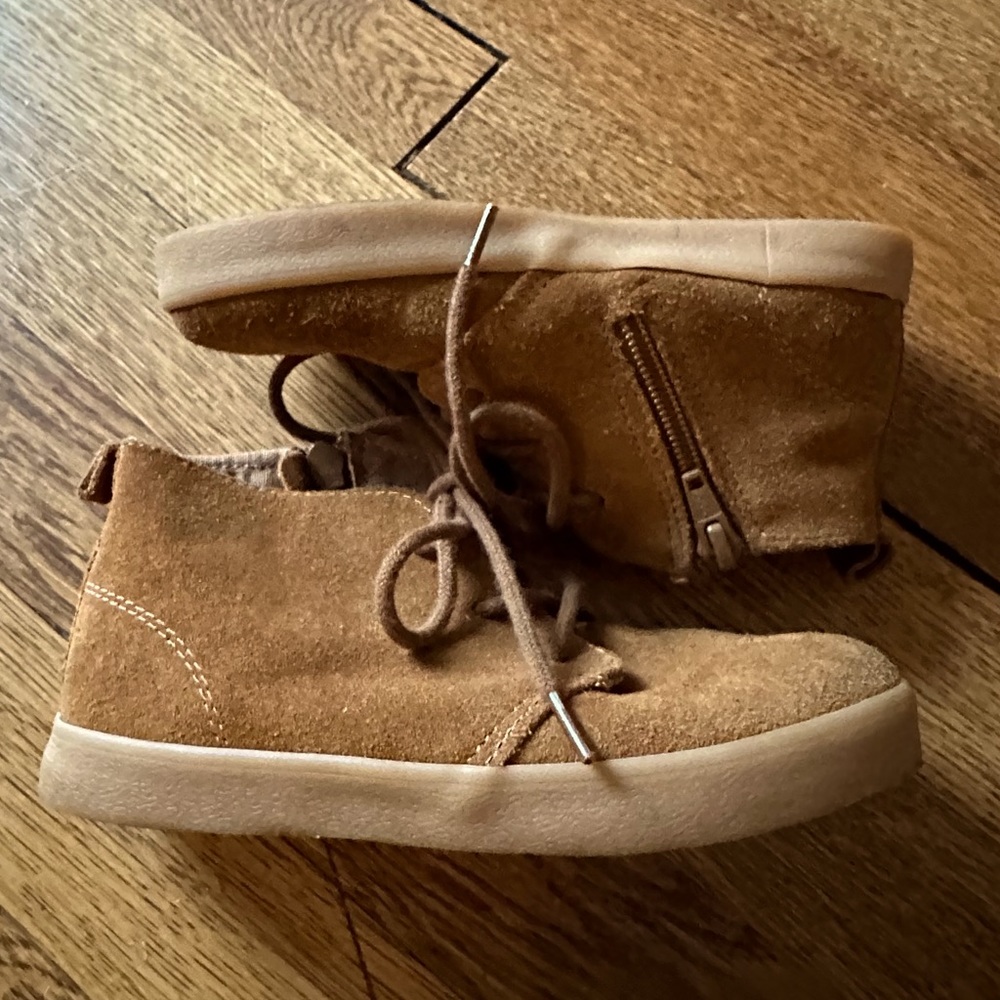 GAP • Chukka Boots • EUC